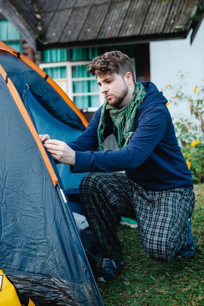 Making tent with blindfold